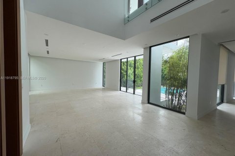 House in Key Biscayne, Florida 6 bedrooms, 297.84 sq.m. № 2055091 - photo 3