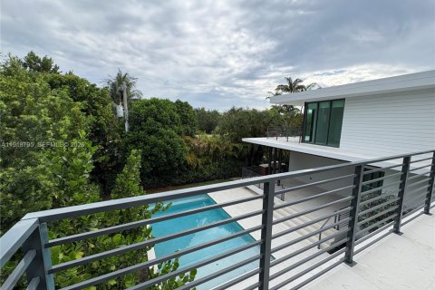 House in Key Biscayne, Florida 6 bedrooms, 297.84 sq.m. № 2055091 - photo 18