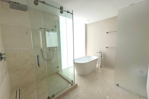 House in Key Biscayne, Florida 6 bedrooms, 297.84 sq.m. № 2055091 - photo 16