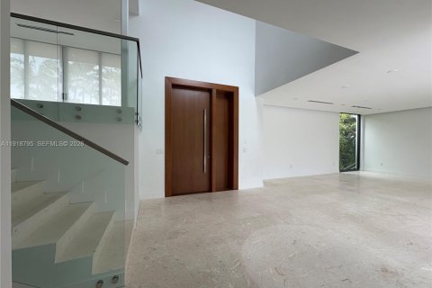 House in Key Biscayne, Florida 6 bedrooms, 297.84 sq.m. № 2055091 - photo 7