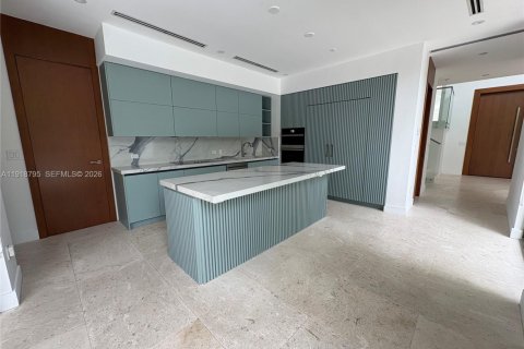 House in Key Biscayne, Florida 6 bedrooms, 297.84 sq.m. № 2055091 - photo 8