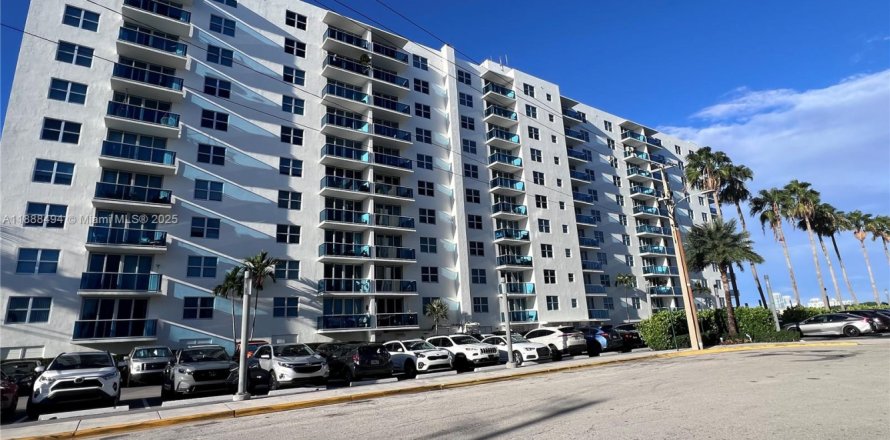 Condominio en North Bay Village, Florida, 1 dormitorio № 1942549