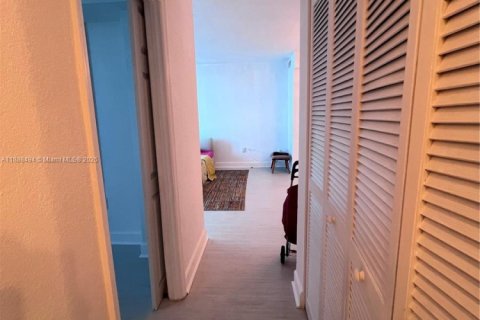 Condominio en alquiler en North Bay Village, Florida, 1 dormitorio, 76.64 m2 № 1942549 - foto 8