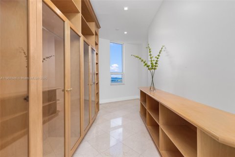 Condominio en venta en Miami, Florida, 5 dormitorios, 473.52 m2 № 1964148 - foto 28