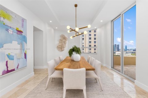 Condominio en venta en Miami, Florida, 5 dormitorios, 473.52 m2 № 1964148 - foto 13