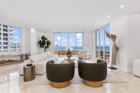 Condominio en venta en Miami, Florida, 5 dormitorios, 473.52 m2 № 1964148 - foto 10