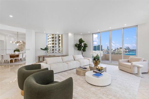 Condominio en venta en Miami, Florida, 5 dormitorios, 473.52 m2 № 1964148 - foto 11