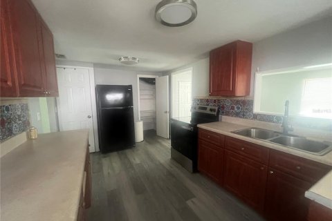 Villa ou maison à louer à Punta Gorda, Floride: 3 chambres, 98.1 m2 № 2403023 - photo 2