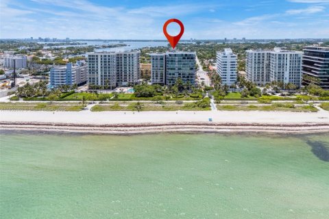 Condo in Surfside, Florida, 2 bedrooms  № 1872646 - photo 3