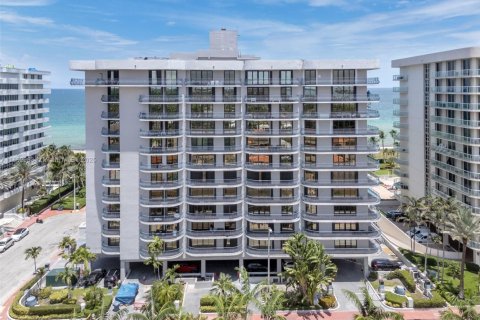 Condo in Surfside, Florida, 2 bedrooms  № 1872646 - photo 4