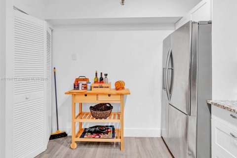 Condo in Miami, Florida, 2 bedrooms  № 1715720 - photo 6