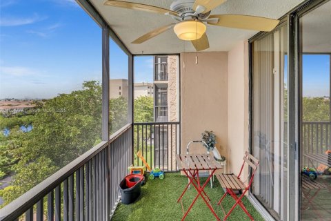 Condo in Miami, Florida, 2 bedrooms  № 1715720 - photo 25