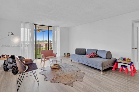 Condo in Miami, Florida, 2 bedrooms  № 1715720 - photo 17