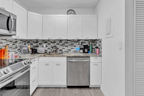 Condo in Miami, Florida, 2 bedrooms  № 1715720 - photo 7