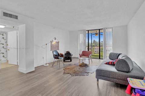 Condo in Miami, Florida, 2 bedrooms  № 1715720 - photo 15