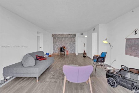 Condo in Miami, Florida, 2 bedrooms  № 1715720 - photo 20