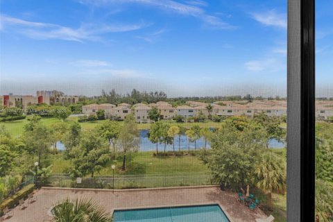 Condo in Miami, Florida, 2 bedrooms  № 1715720 - photo 26