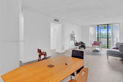 Condo in Miami, Florida, 2 bedrooms  № 1715720 - photo 12