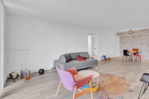 Condo in Miami, Florida, 2 bedrooms  № 1715720 - photo 19