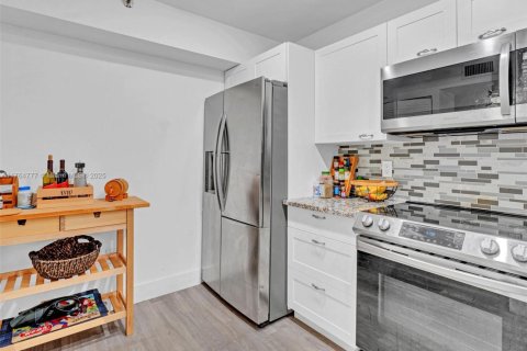 Condo in Miami, Florida, 2 bedrooms  № 1715720 - photo 10