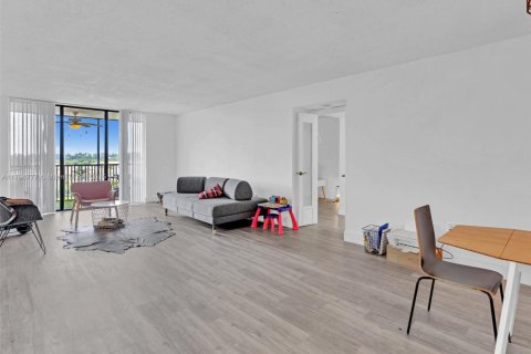 Condo in Miami, Florida, 2 bedrooms  № 1715720 - photo 14
