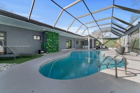 House in Cutler Bay, Florida 6 bedrooms, 200.02 sq.m. № 2172367