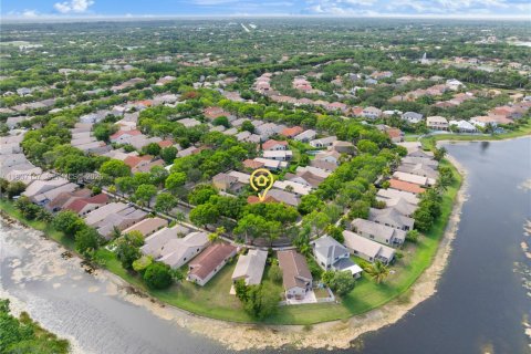 House in Weston, Florida 3 bedrooms, 143.26 sq.m. № 1995021