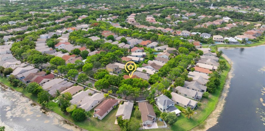 House in Weston, Florida 3 bedrooms, 143.26 sq.m. № 1995021