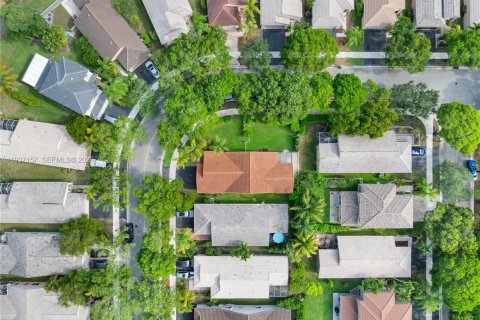 House in Weston, Florida 3 bedrooms, 143.26 sq.m. № 1995021 - photo 8