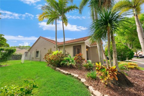 House in Weston, Florida 3 bedrooms, 143.26 sq.m. № 1995021 - photo 12