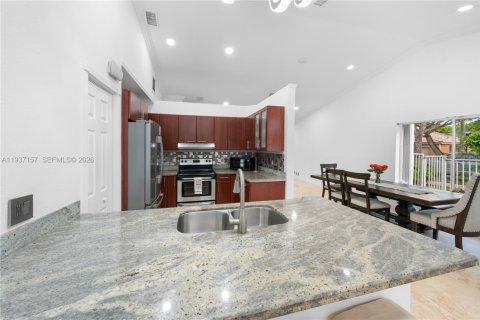 House in Weston, Florida 3 bedrooms, 143.26 sq.m. № 1995021 - photo 30