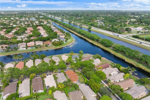House in Weston, Florida 3 bedrooms, 143.26 sq.m. № 1995021 - photo 5
