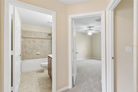 Townhouse in Tampa, Florida 3 bedrooms, 154.68 sq.m. № 2227880 - photo 29