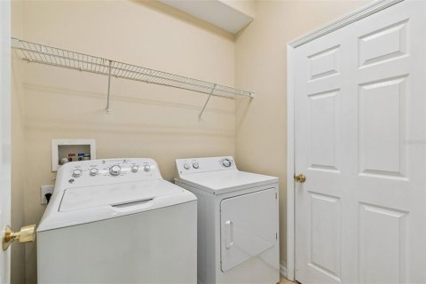 Townhouse in Tampa, Florida 3 bedrooms, 154.68 sq.m. № 2227880 - photo 23