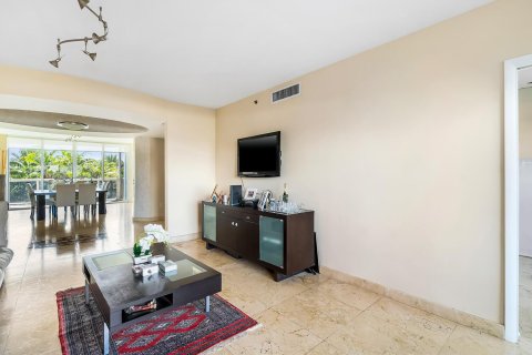 Condo in Sunny Isles Beach, Florida, 3 bedrooms № 2181464 - photo 21