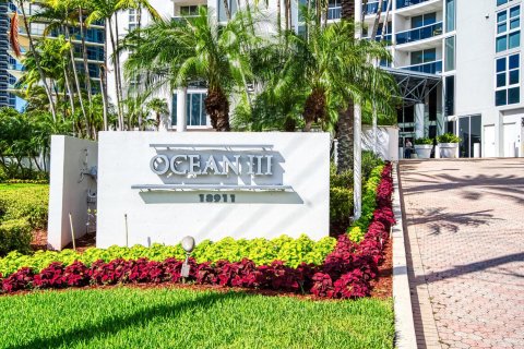 Condo in Sunny Isles Beach, Florida, 3 bedrooms № 2181464 - photo 11