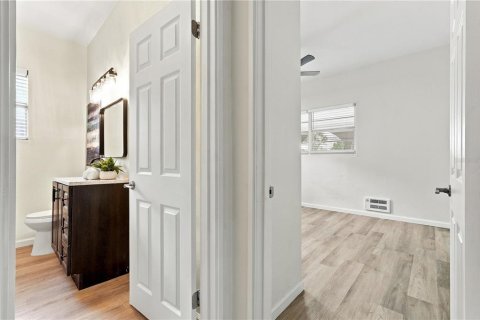 Купить виллу или дом в Тампа, Флорида 5 комнат, 140.47м2, № 2420485 - фото 4