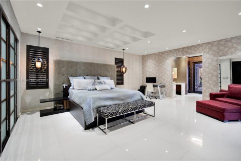 House in Miami, Florida 4 bedrooms, 316.52 sq.m. № 1891356 - photo 19