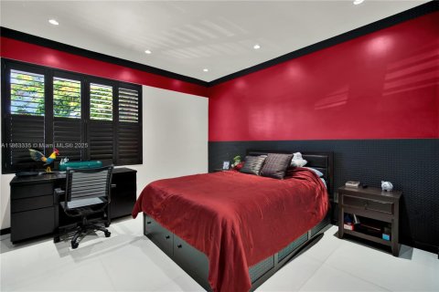 House in Miami, Florida 4 bedrooms, 316.52 sq.m. № 1891356 - photo 26