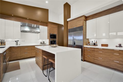 House in Miami, Florida 4 bedrooms, 316.52 sq.m. № 1891356 - photo 12