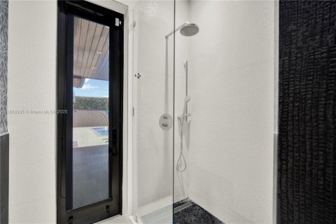House in Miami, Florida 4 bedrooms, 316.52 sq.m. № 1891356 - photo 29