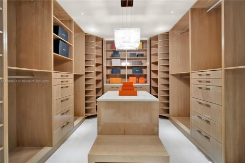 House in Miami, Florida 4 bedrooms, 316.52 sq.m. № 1891356 - photo 25