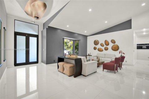 House in Miami, Florida 4 bedrooms, 316.52 sq.m. № 1891356 - photo 3