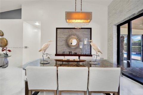 House in Miami, Florida 4 bedrooms, 316.52 sq.m. № 1891356 - photo 11