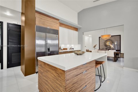 House in Miami, Florida 4 bedrooms, 316.52 sq.m. № 1891356 - photo 15