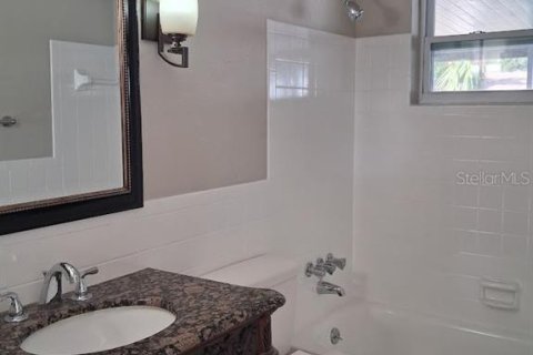 Villa ou maison à louer à Holiday, Floride: 3 chambres, 99.87 m2 № 2416389 - photo 10