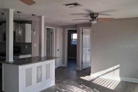 Villa ou maison à louer à Holiday, Floride: 3 chambres, 99.87 m2 № 2416389 - photo 3
