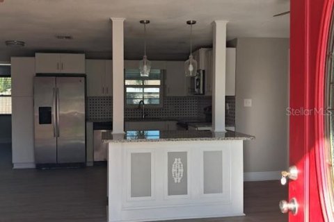 Villa ou maison à louer à Holiday, Floride: 3 chambres, 99.87 m2 № 2416389 - photo 2