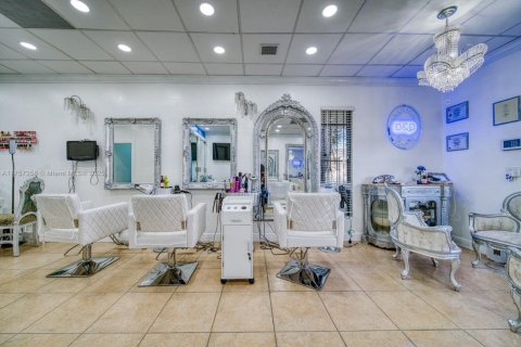 Propiedad comercial en venta en South Miami, Florida № 1868142 - foto 5