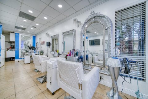Propiedad comercial en venta en South Miami, Florida № 1868142 - foto 6